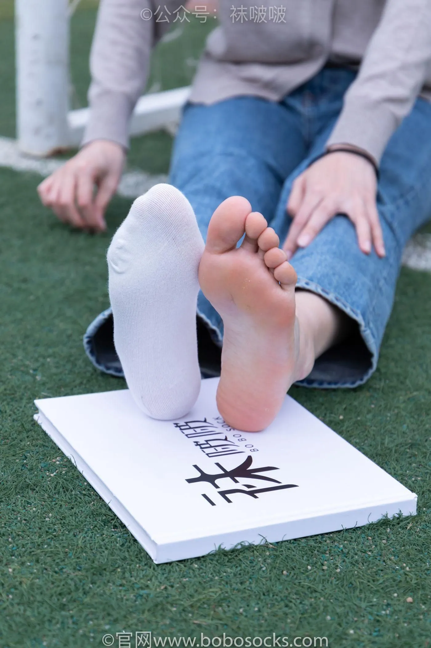 [BoBoSocks袜啵啵]NO.004 泡芙-vans帆布鞋、白棉袜、裸足 [127P]插图2
